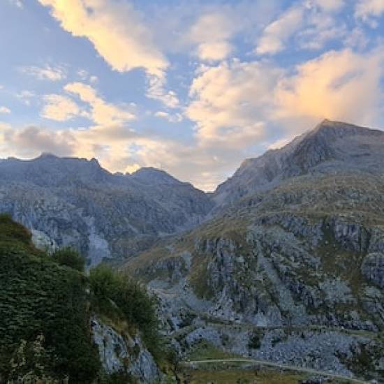 Path to Perfection: Amalfi Coast Hiking & Traditional Mozzarella Class and Lunch