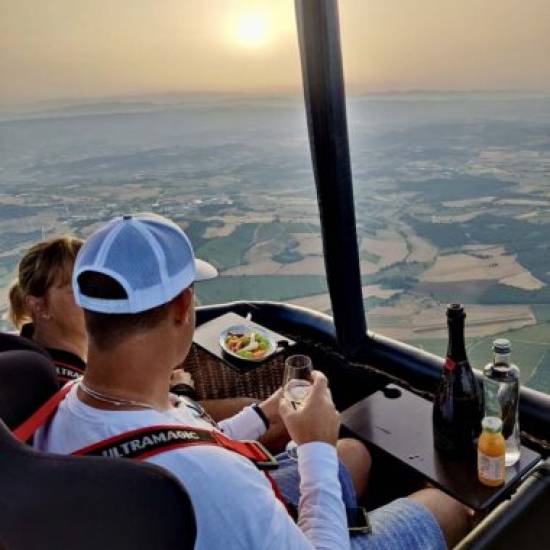 Luxury VISTA Flight With Champagne Breakfast