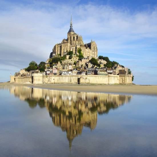 Mont Saint-Michel, Oysters and Distillery: A Gourmet Journey