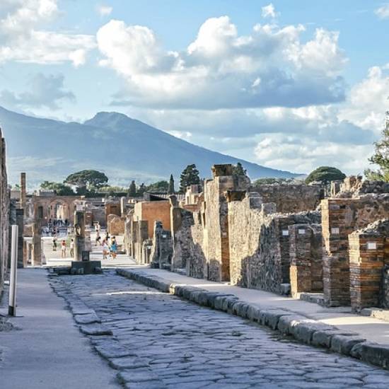 Amalfi Coast & Pompeii With Lunch