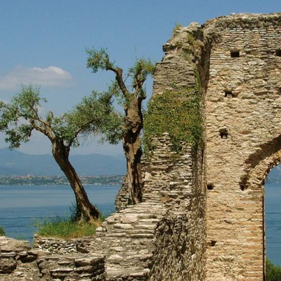 Best of Sirmione With Grotte di Catullo & Boat Tour