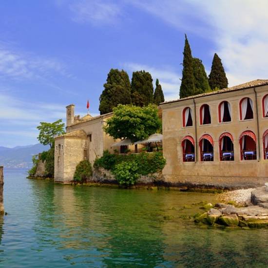 Private 1.5-hour Boat Cruise on Lake Garda: Discover Punta San Vigilio, Villa Canossa & the Peninsula di Sirmione
