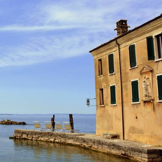 Private 1.5-hour Boat Cruise on Lake Garda: Discover Punta San Vigilio, Villa Canossa & the Peninsula di Sirmione