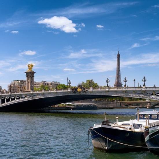 Private Seine River Cruise & Champagne