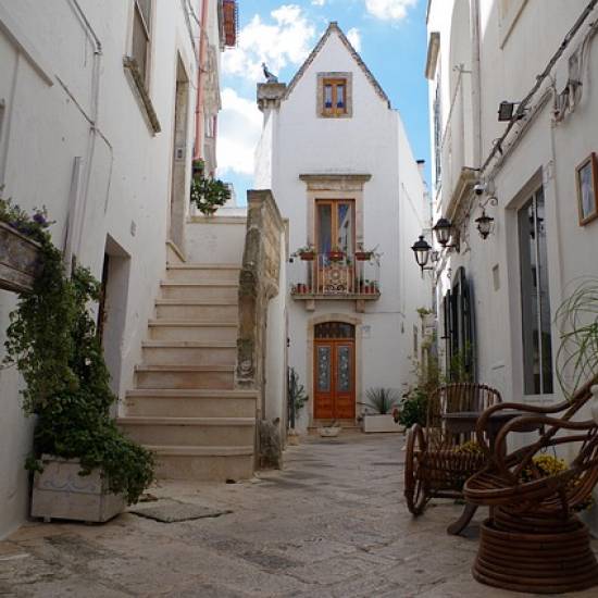 Trulli, Towns & Tastes in the Heart of Apulia: Alberobello, Locorotondo & Cisternino with Lunch and Wine Tasting