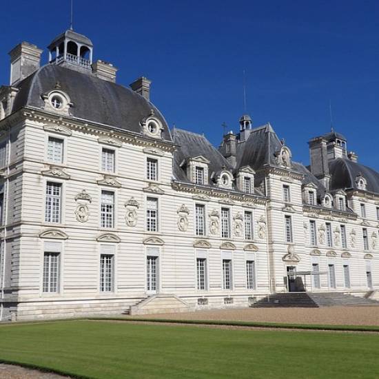 A Day in the Loire Valley: Regal Grandeur at Chambord & Aristocratic Elegance at Cheverny