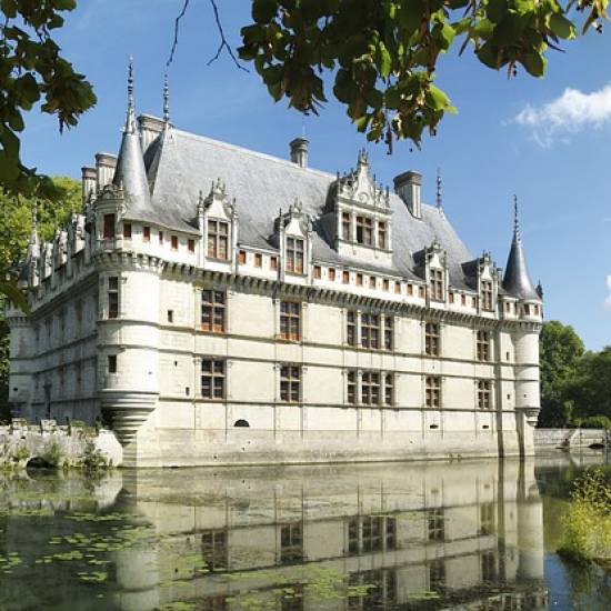 From Moats to Merlots: Château d’Azay-le-Rideau & the Wines of Chinon