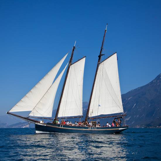 Lake Garda Fireworks 2-hour Boat Cruise: Music, Drinks & Sparkling Skies