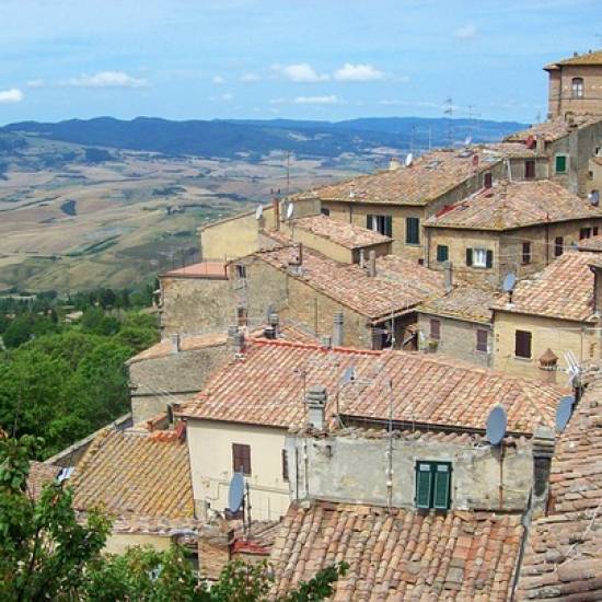 Etruscan Echoes and Vineyard Vistas: Discover Volterra and Chianti's Luxury Tuscan Tale